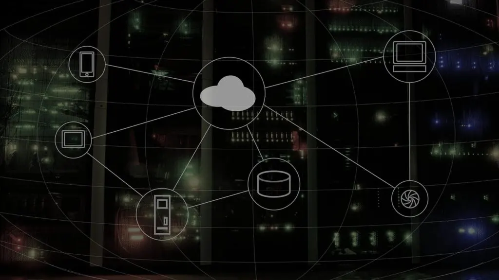 le cloud computing désigne la fourniture de services informatiques à distance via internet, offrant une flexibilité et une évolutivité pour les entreprises.