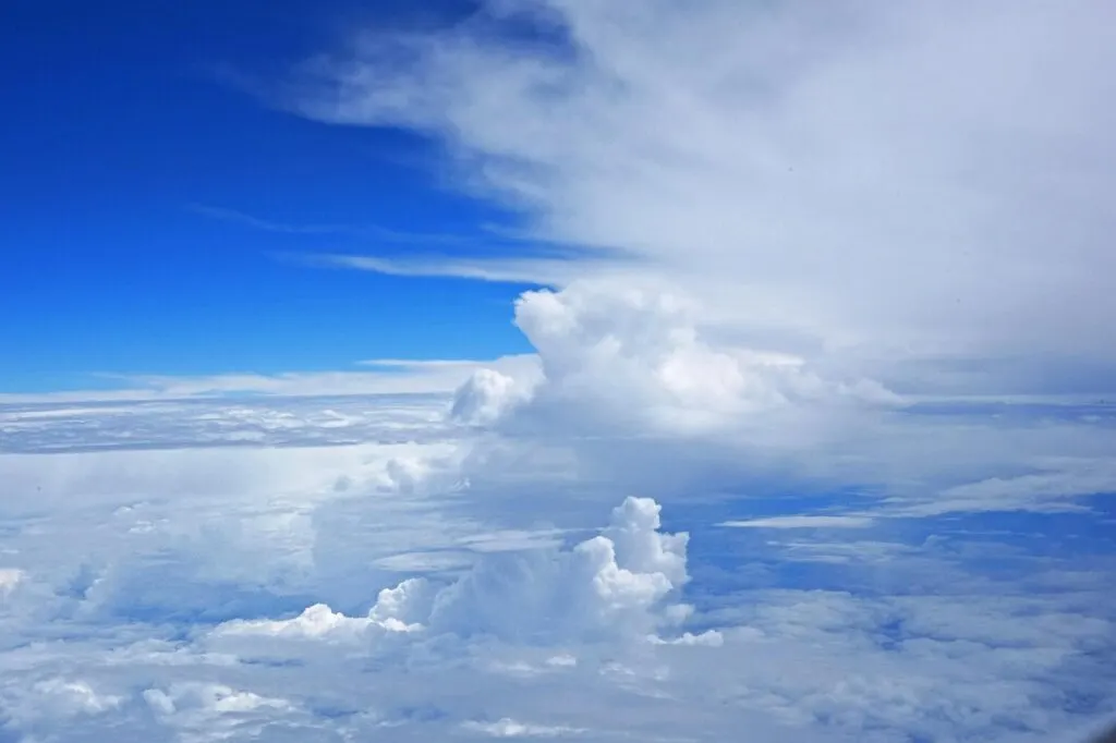 découvrez on cloud 6, la chaussure idéale pour les coureurs à la recherche d'un confort exceptionnel et d'une performance inégalée. profitez d'une légèreté inédite et d'un amorti innovant pour améliorer vos séances de course, quel que soit votre niveau.