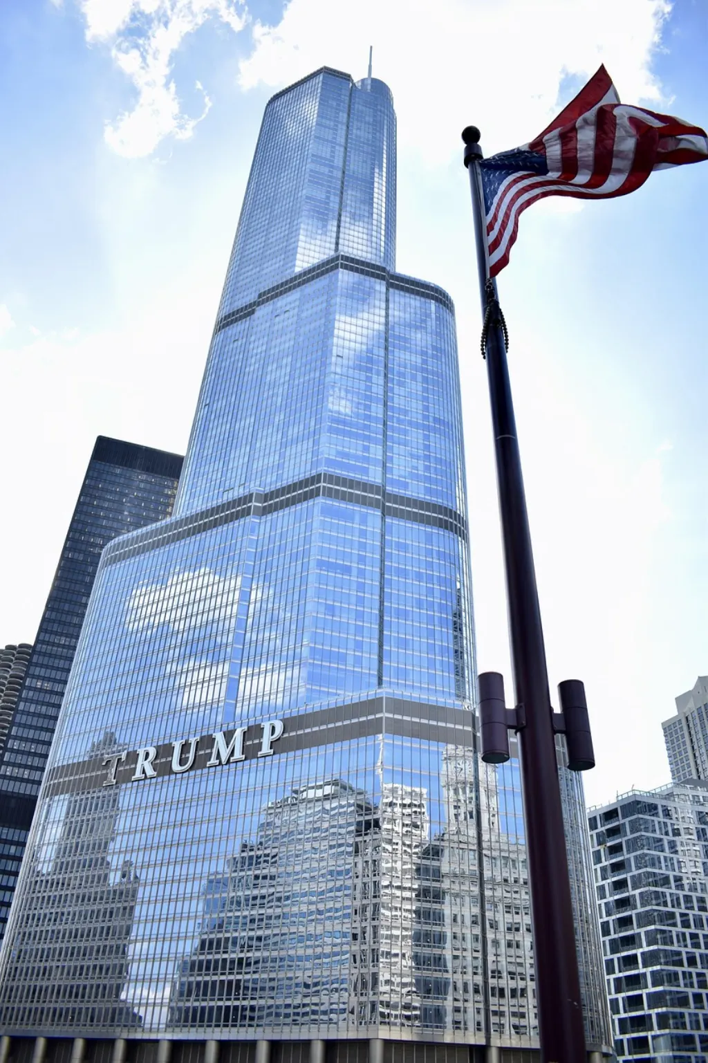 découvrez l'impact de donald trump sur la politique américaine et mondiale, ses actions en tant que président, ses controverses, et son influence continue sur le paysage politique contemporain.