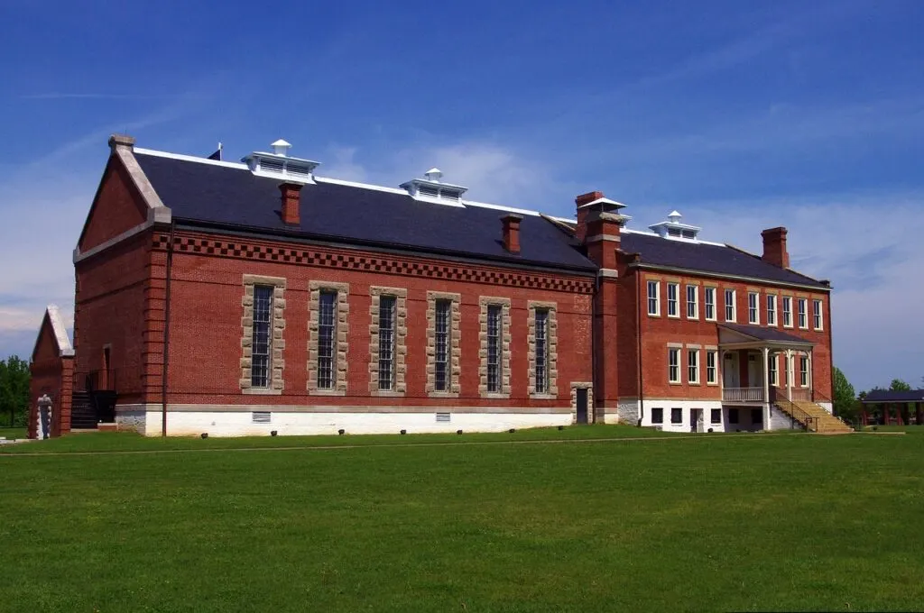 découvrez l'importance de la préservation historique, une démarche qui vise à protéger et valoriser notre patrimoine culturel et architectural. explorez les enjeux, les techniques et les initiatives qui permettent de maintenir en vie nos traces du passé pour les générations futures.