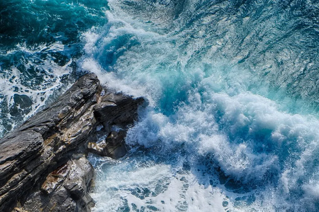 découvrez nos conseils pratiques pour vous préparer aux tempêtes. apprenez à sécuriser votre maison, à constituer une trousse d'urgence et à rester informé. soyez prêt à affronter les intempéries avec confiance.
