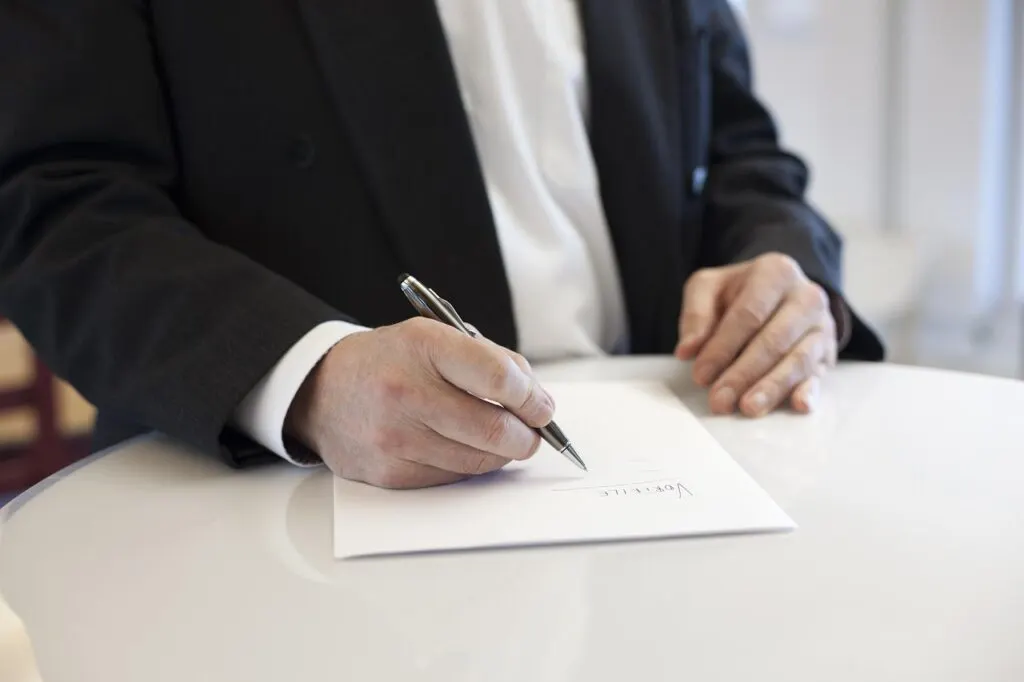 découvrez comment les contrats cloud révolutionnent la gestion des services numériques, offrant flexibilité, sécurité et collaboration optimale pour les entreprises modernes.