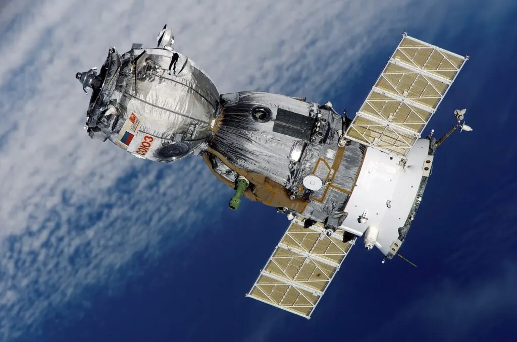 découvrez les satellites manœuvrables, des technologies avancées permettant des ajustements de trajectoire et de position en orbite pour des missions spatiales optimales et une gestion améliorée des ressources. apprenez comment ces innovations transforment notre compréhension de l'espace.