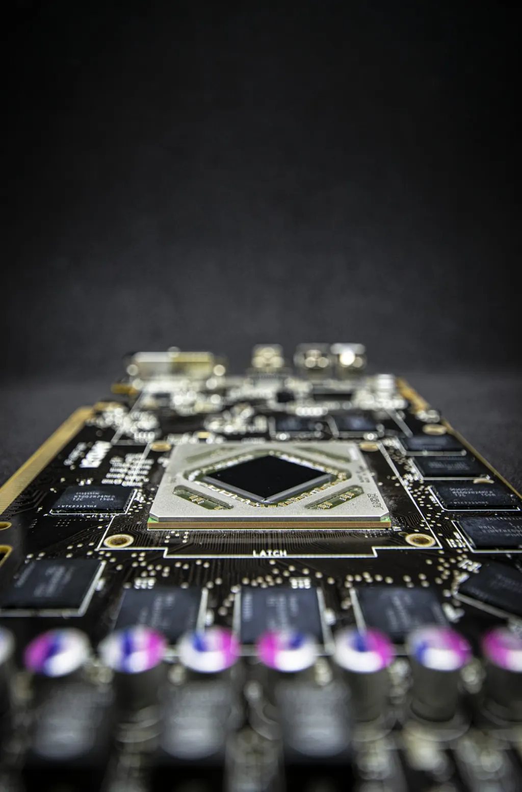 découvrez les processeurs amd epyc, conçus pour offrir des performances exceptionnelles dans les environnements de data centers et de cloud computing. explorez leurs caractéristiques innovantes, leur efficacité énergétique et leur capacité à gérer des charges de travail intensives. idéal pour les entreprises à la recherche de solutions puissantes et évolutives.