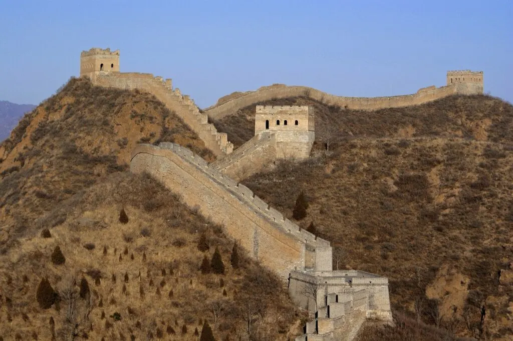 découvrez la chine, un pays fascinant alliant traditions anciennes et modernité, riche en histoire, culture, paysages à couper le souffle et une économie dynamique. explorez les incontournables de la chine pour un voyage inoubliable.