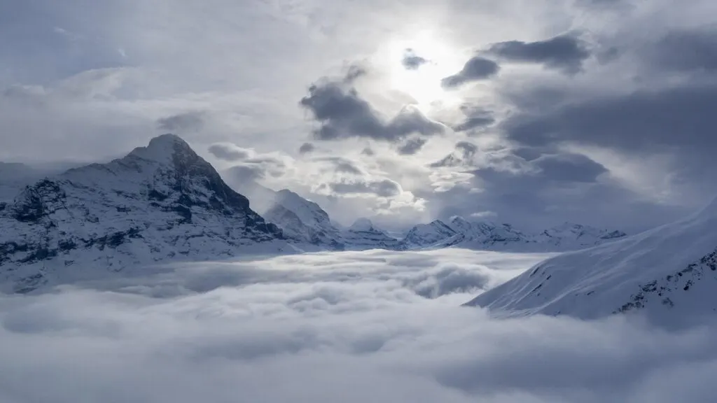 découvrez la beauté et la diversité des nuages, ces formations atmosphériques fascinantes qui embellissent notre ciel et influencent le climat.