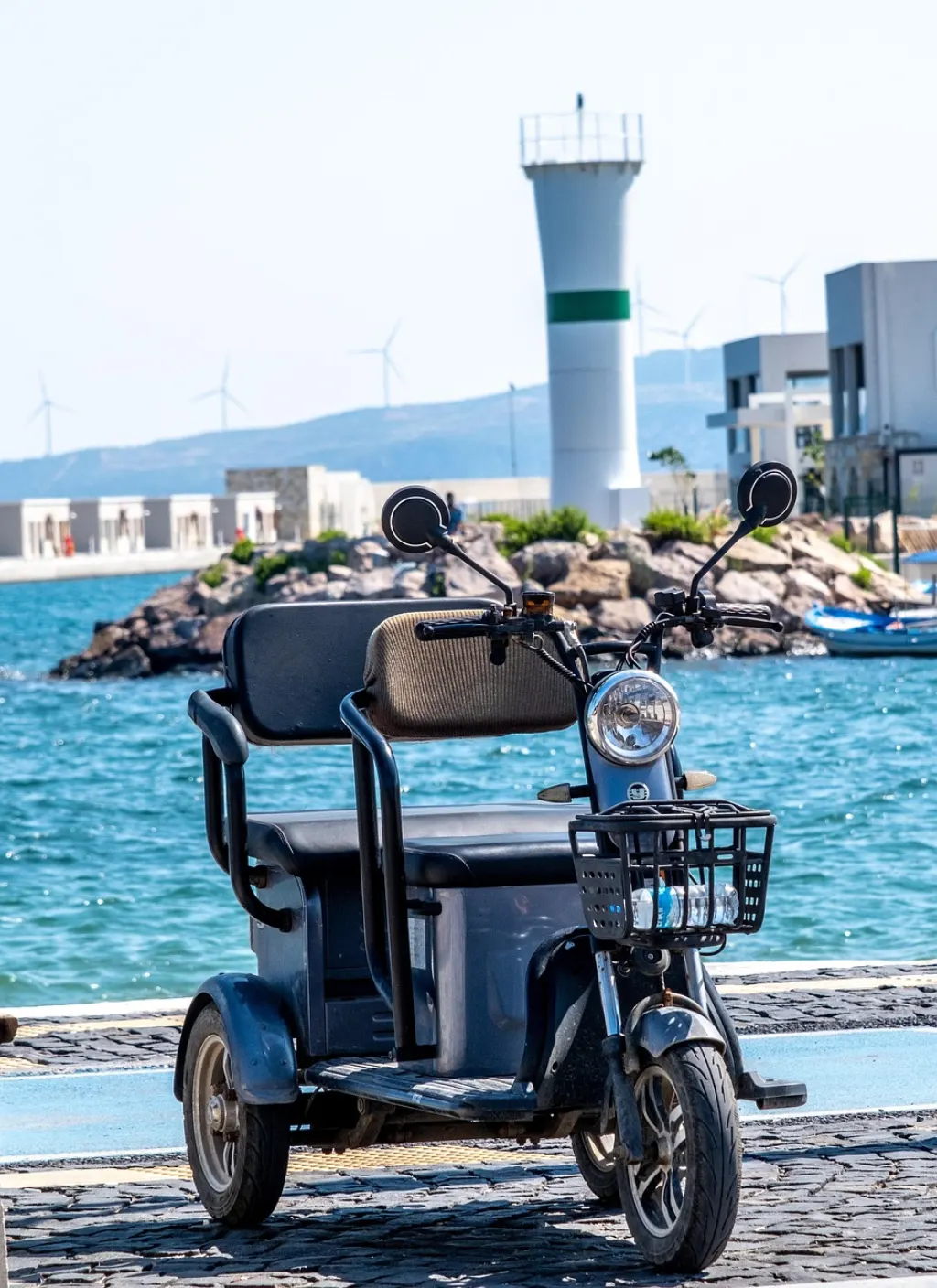 découvrez notre tricycle adaptable, conçu pour offrir confort et sécurité à tous les utilisateurs, avec des réglages personnalisables pour s'adapter à vos besoins.