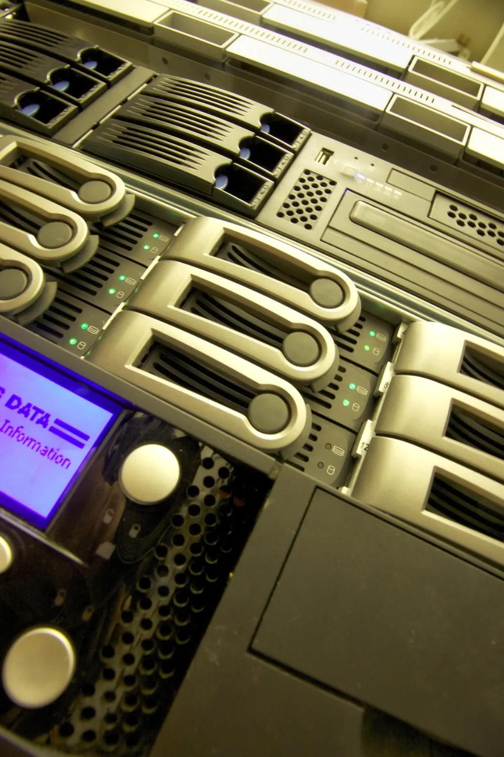 surveillez et optimisez vos ressources cloud en temps réel grâce à notre solution de cloud monitoring performante et fiable.