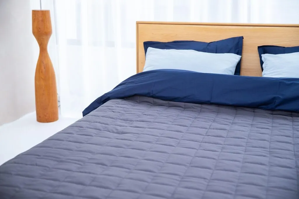 découvrez notre couette d'été légère et respirante, idéale pour des nuits fraîches et confortables pendant la saison chaude.