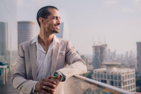 découvrez les clés du leadership efficace : inspirez, motivez et guidez votre équipe vers le succès. apprenez les stratégies essentielles pour développer vos compétences en leadership et devenir un leader respecté et influent.