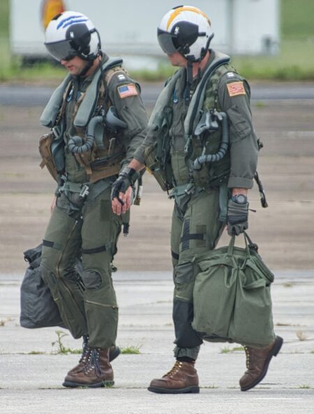 découvrez l'histoire captivante du pilote américain disparu, une énigme qui fascine et intrigue. suivez les recherches et les mystères entourant sa disparition.