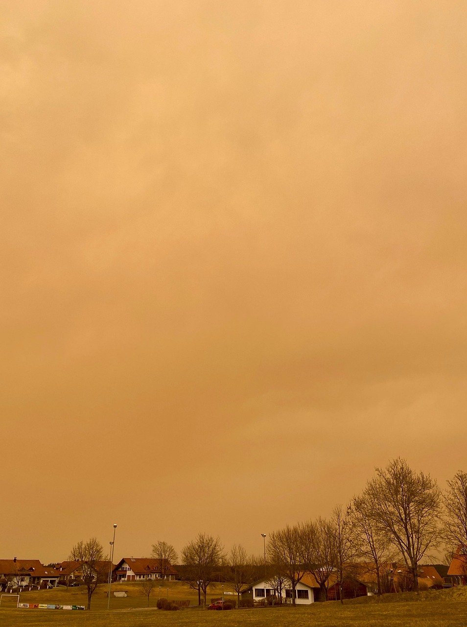 découvrez tout sur le phénomène des nuages de poussière : formation, impact environnemental et conseils pour se protéger efficacement.